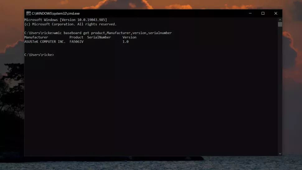 информацию о материнской плате в Windows 10